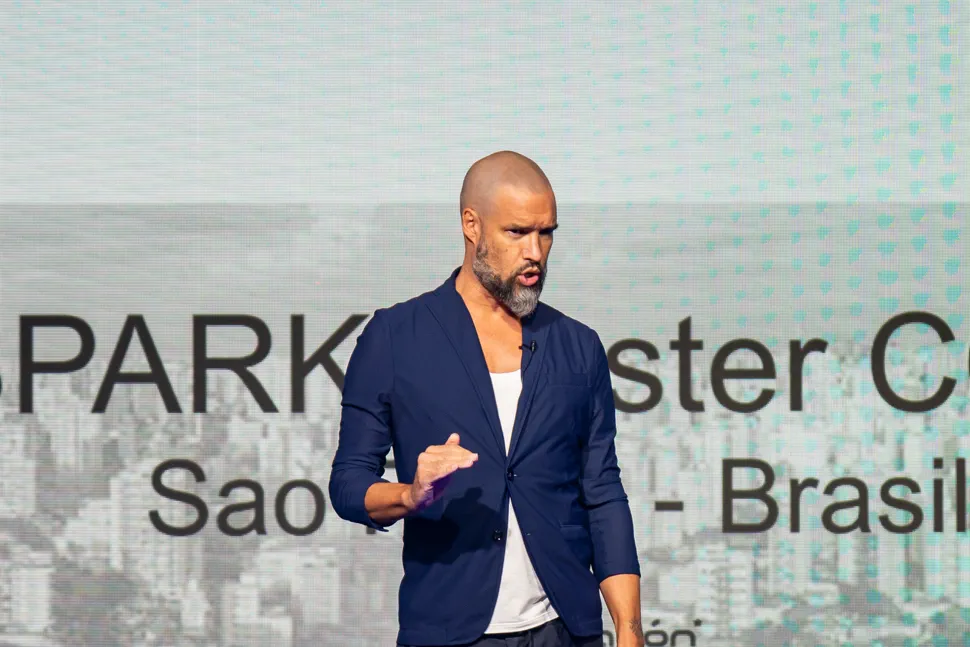Dr. Iván Malagón at a MasterCOIP event